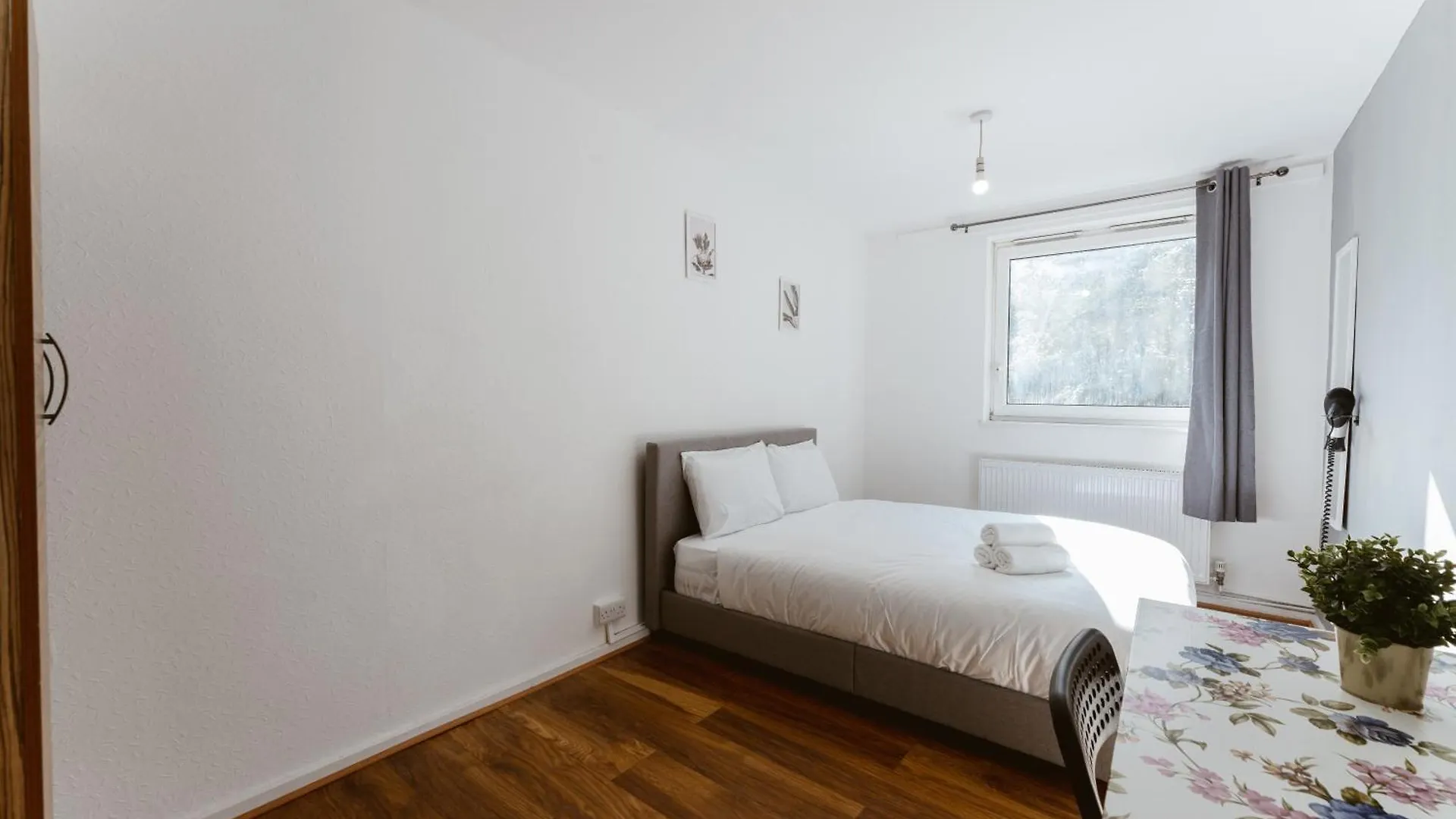 Shadwell Double Room - 13 London Guest house