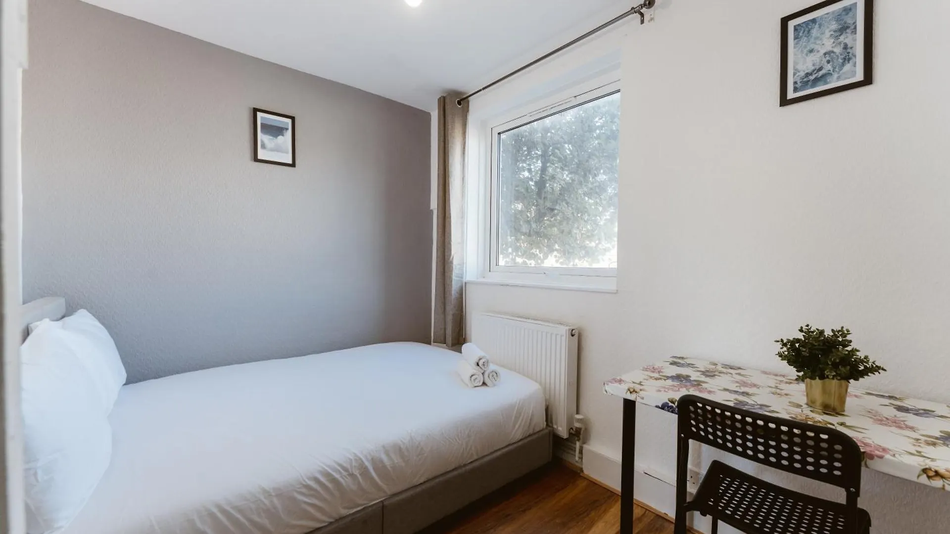 Shadwell Double Room - 13 London Guest house