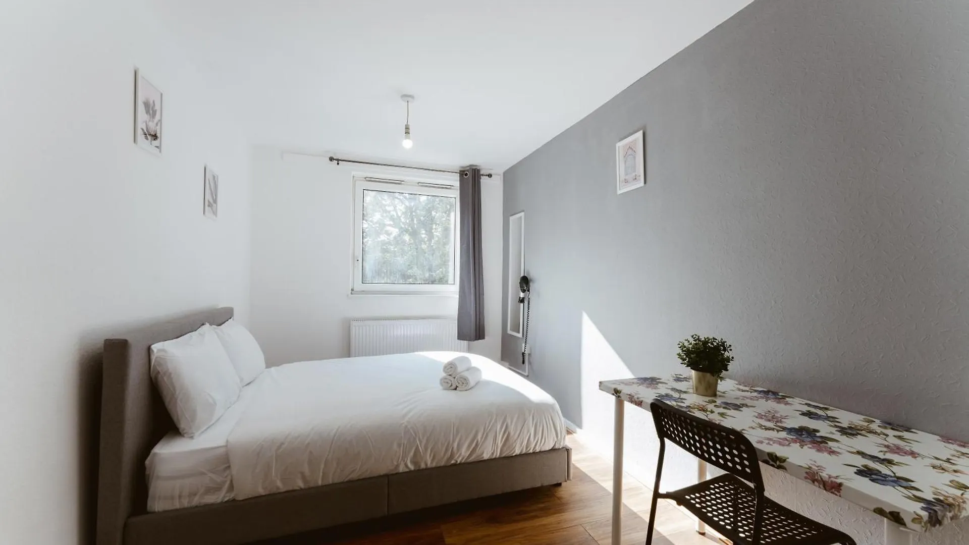 Shadwell Double Room - 13 London